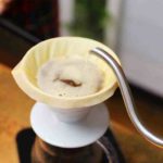 Comment stockons-nous le marc de café pour le pelage?