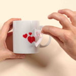 Quelle peinture dois-je utiliser pour peindre la tasse?